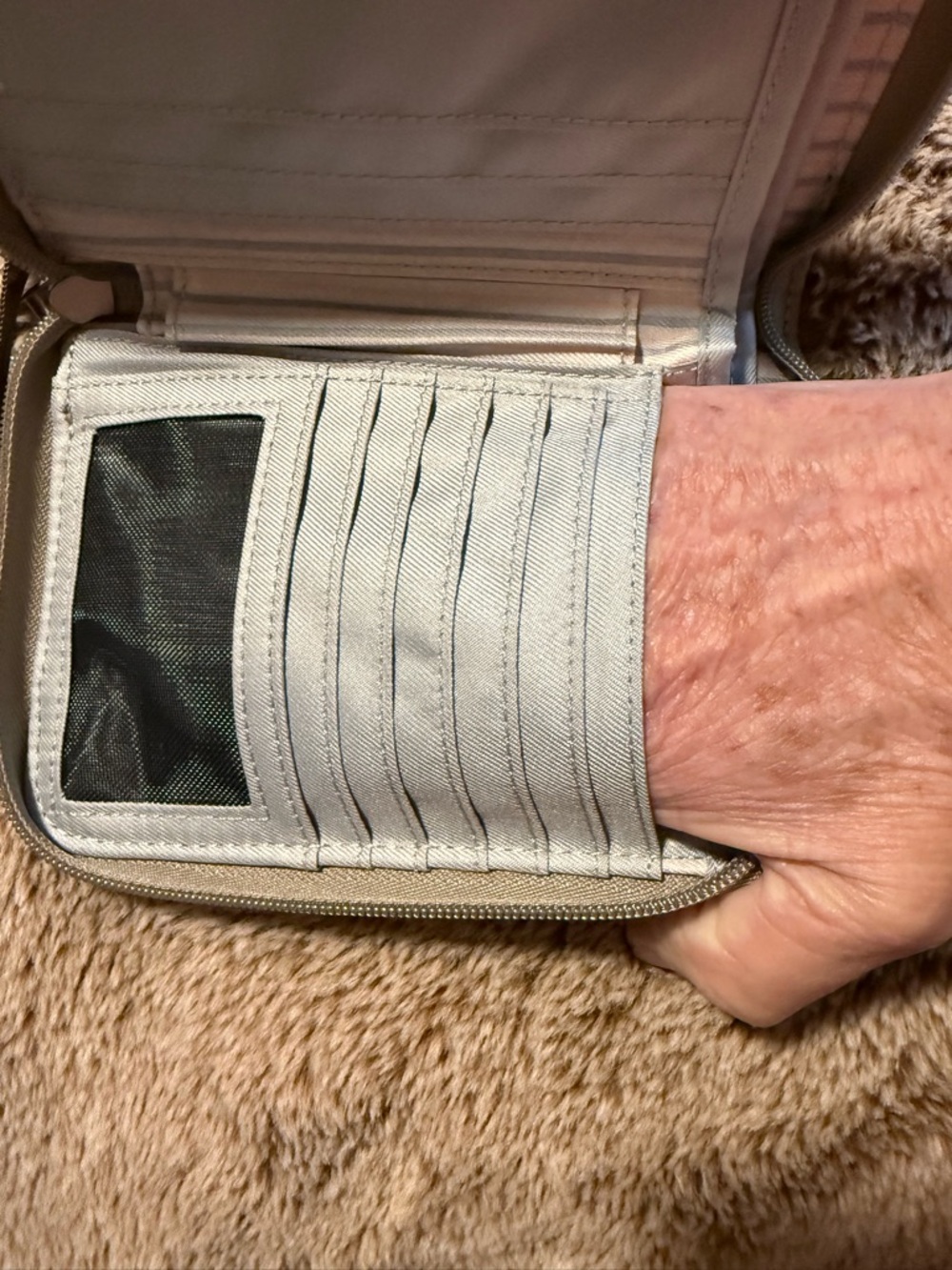 Pacsafe RFID blocking antislash wallet wristlet passport travel organizer - Picture 7 of 14